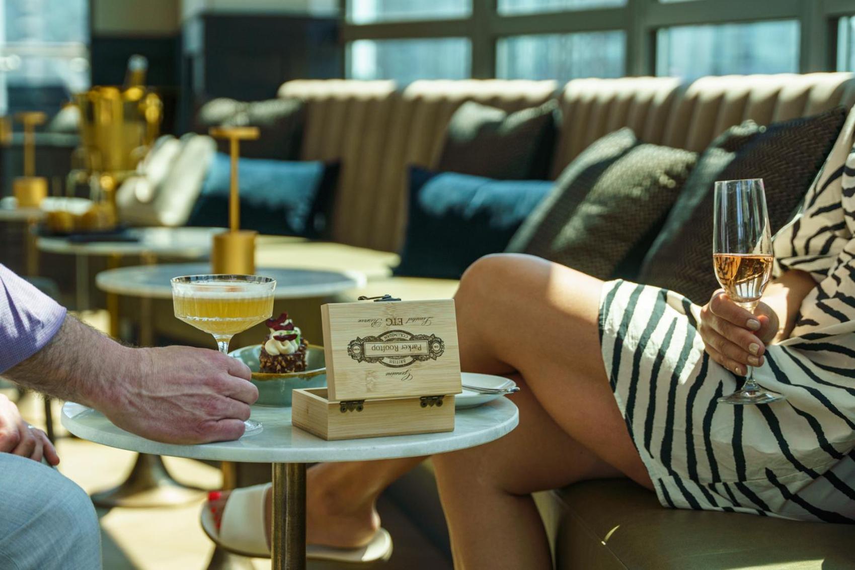 The Parker Hotel And Rooftop Ванкувър Екстериор снимка